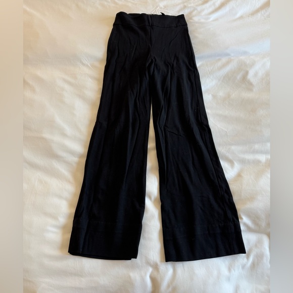 🎉5 items for $15!🎉 BCBG stretch fit and flare pants - Picture 1 of 4